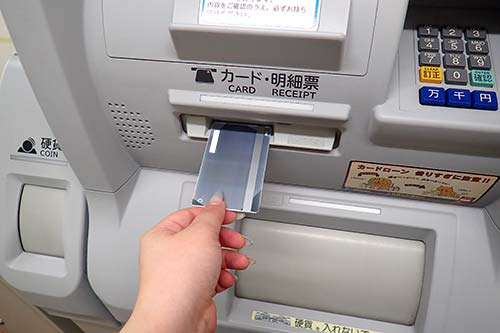 ATMとローンカード